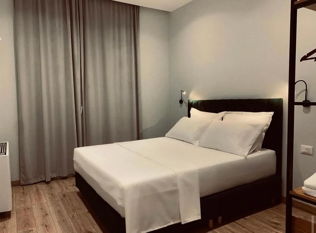 Merly Hotel Permet 3*,