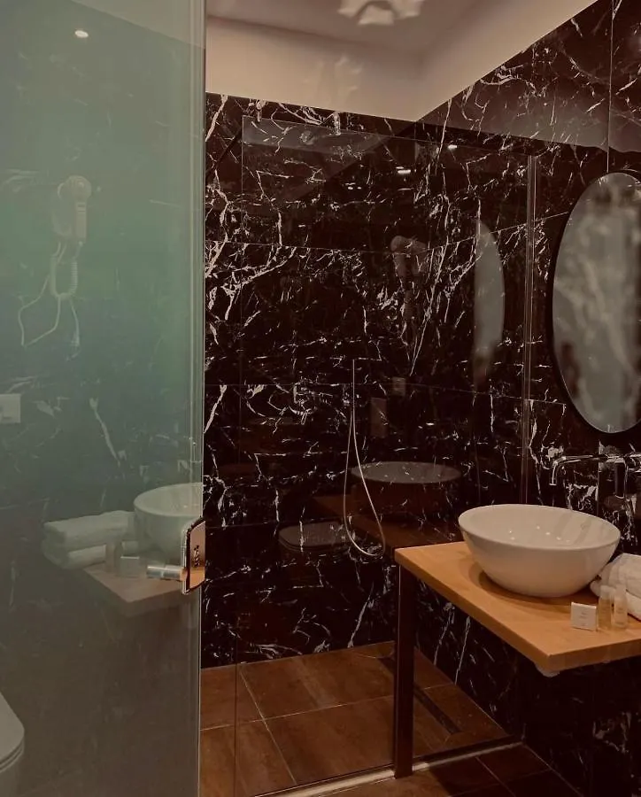 Merly Hotel Permet
