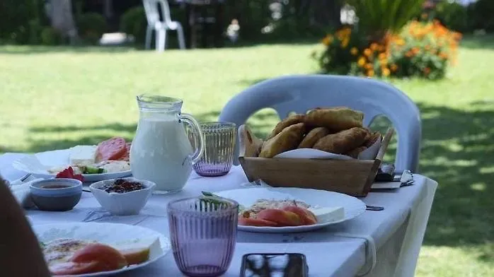 Merly Hotel Permet