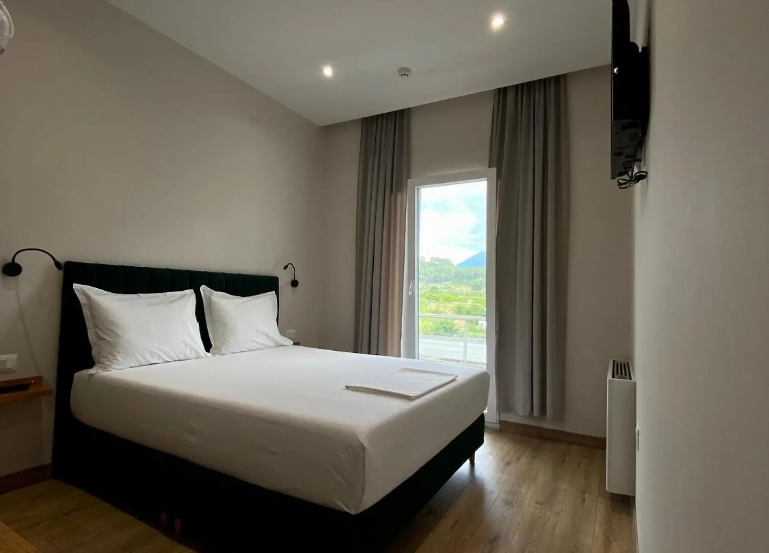 Merly Hotel Permet