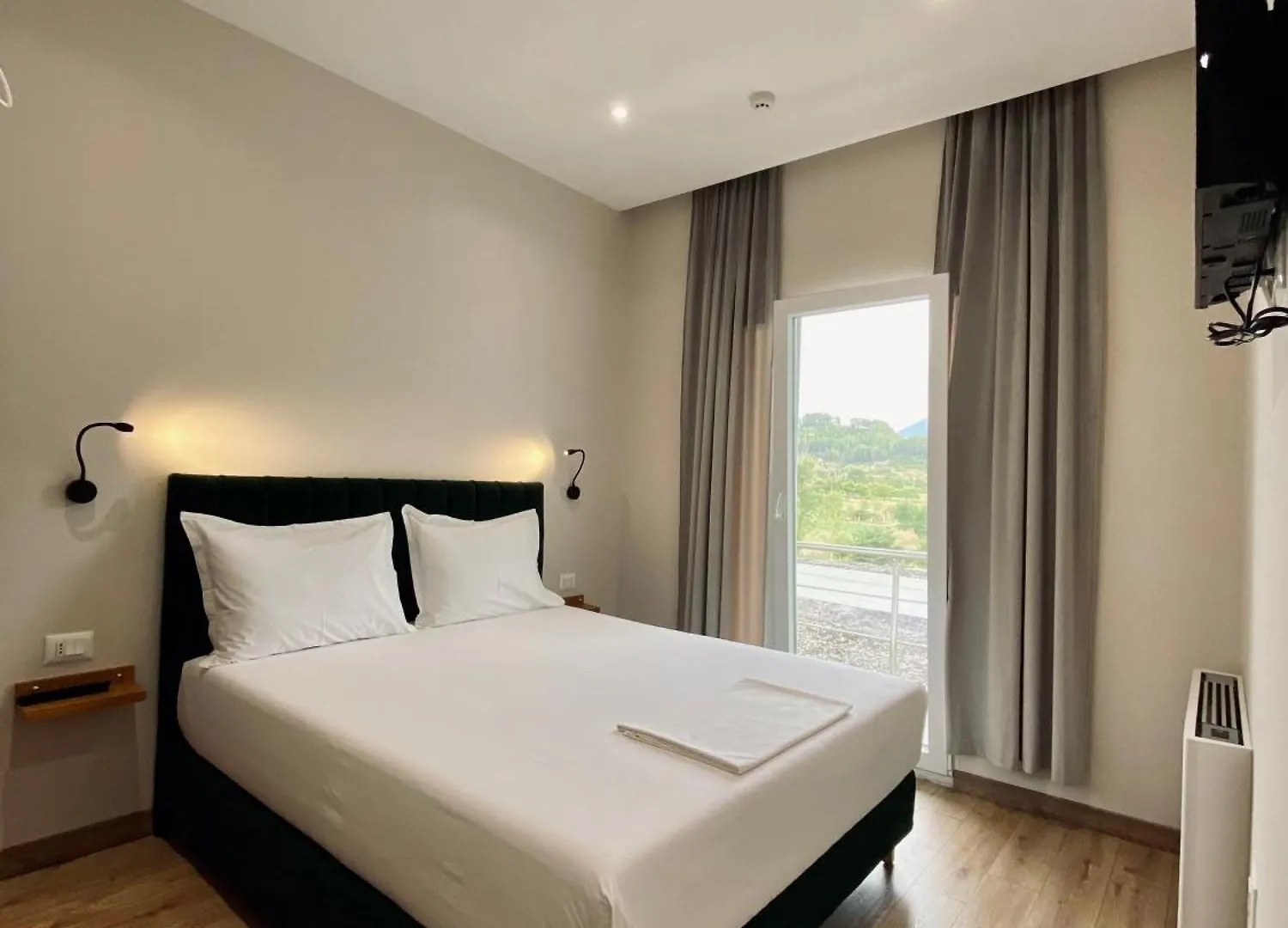 Merly Hotel Permet