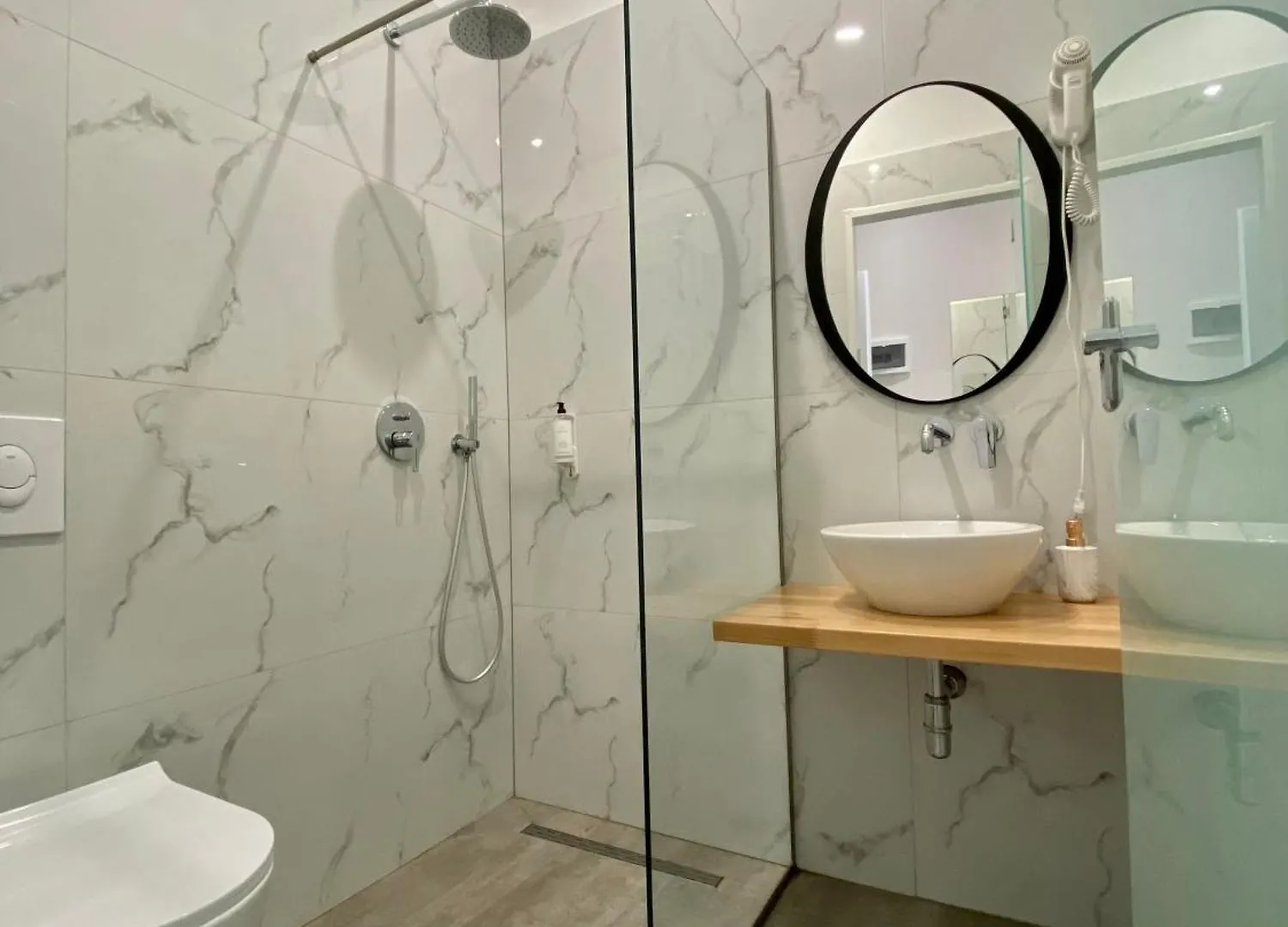 Merly Hotel Permet